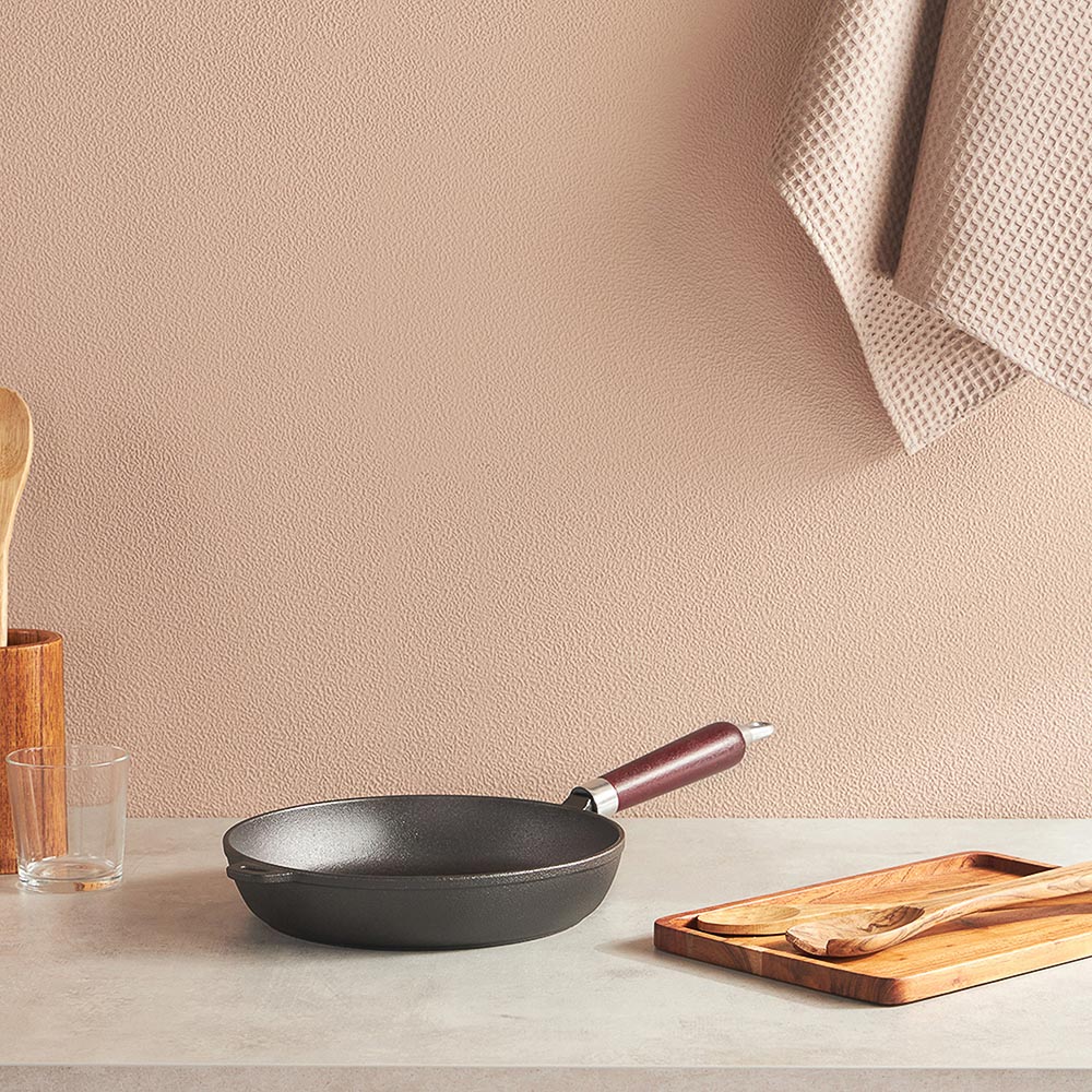 VETTA Сковорода чугун, d24х5см, деревянная ручка, индукция, арт.№ 808-006