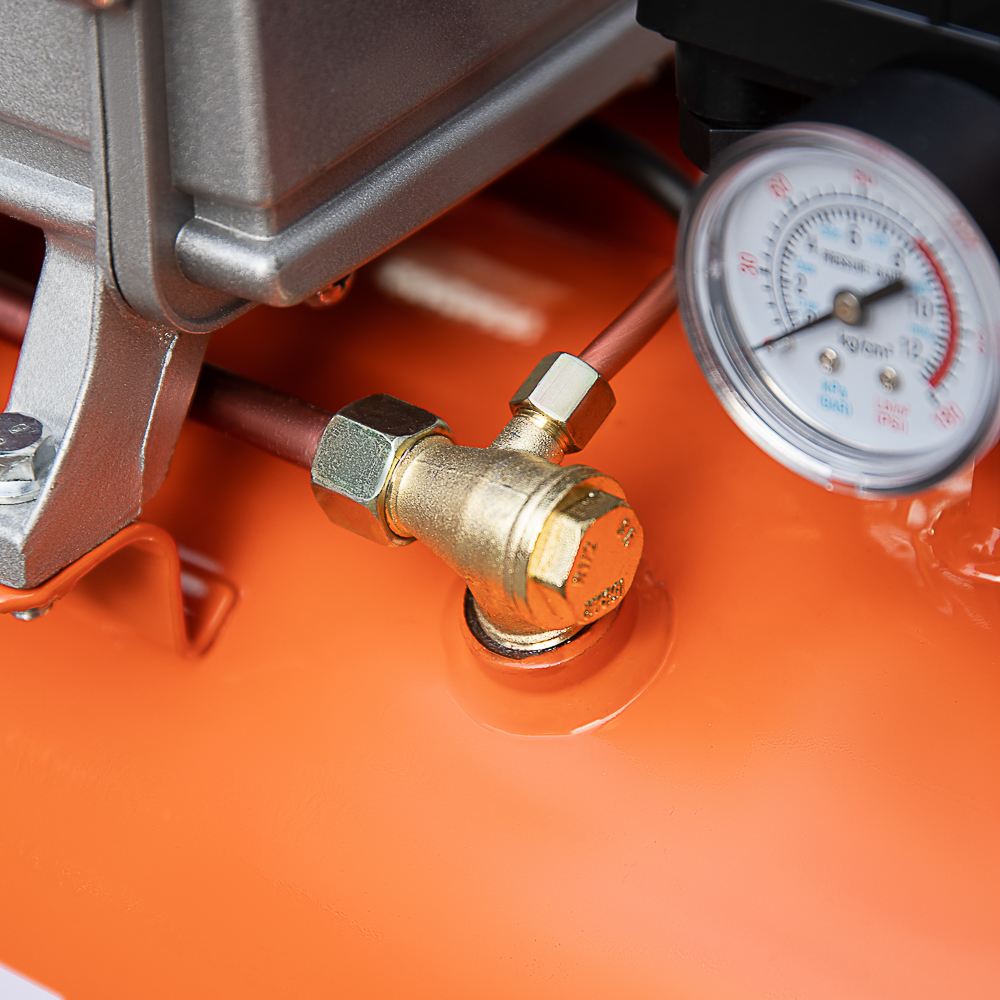 ЕРМАК Компрессор воздушный 150-24-1,2, 1 поршень, мощность 1200Вт, 24л, 150л/мин, арт.№ 690-025