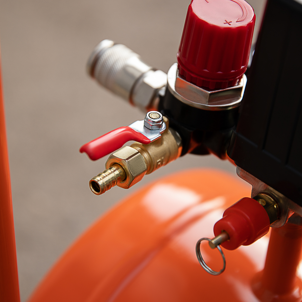 ЕРМАК Компрессор воздушный 150-24-1,2, 1 поршень, мощность 1200Вт, 24л, 150л/мин, арт.№ 690-025