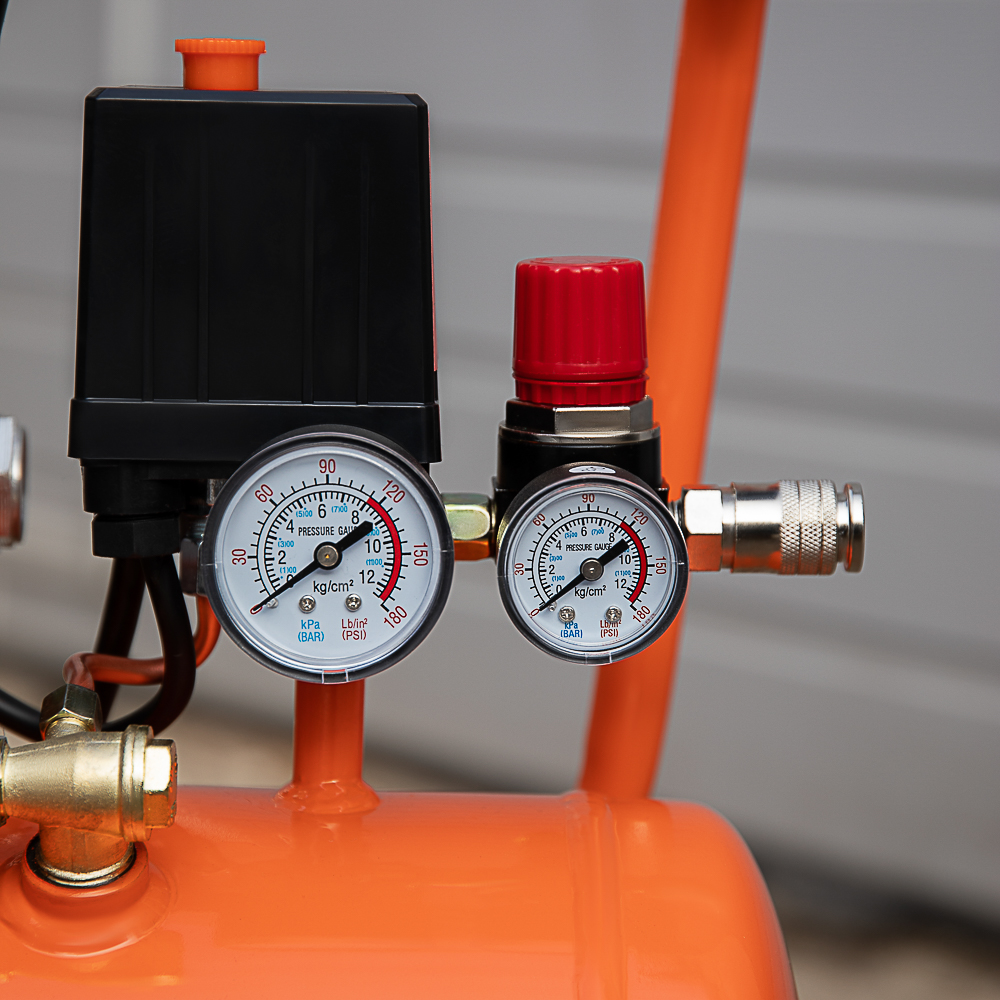 ЕРМАК Компрессор воздушный 150-24-1,2, 1 поршень, мощность 1200Вт, 24л, 150л/мин, арт.№ 690-025