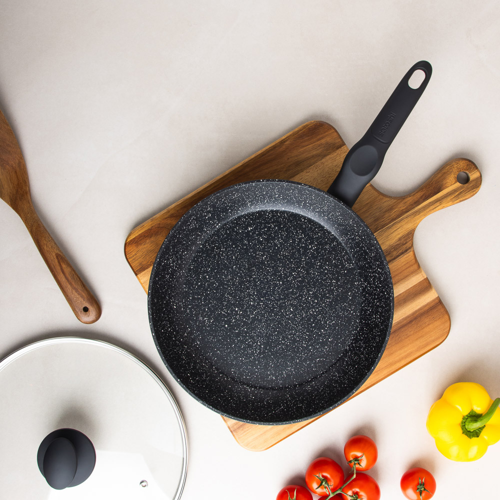 SATOSHI Стоун Сковорода литая с крышкой d26см, антипригарное покрытие мрамор, индукция, арт.№ 846-676