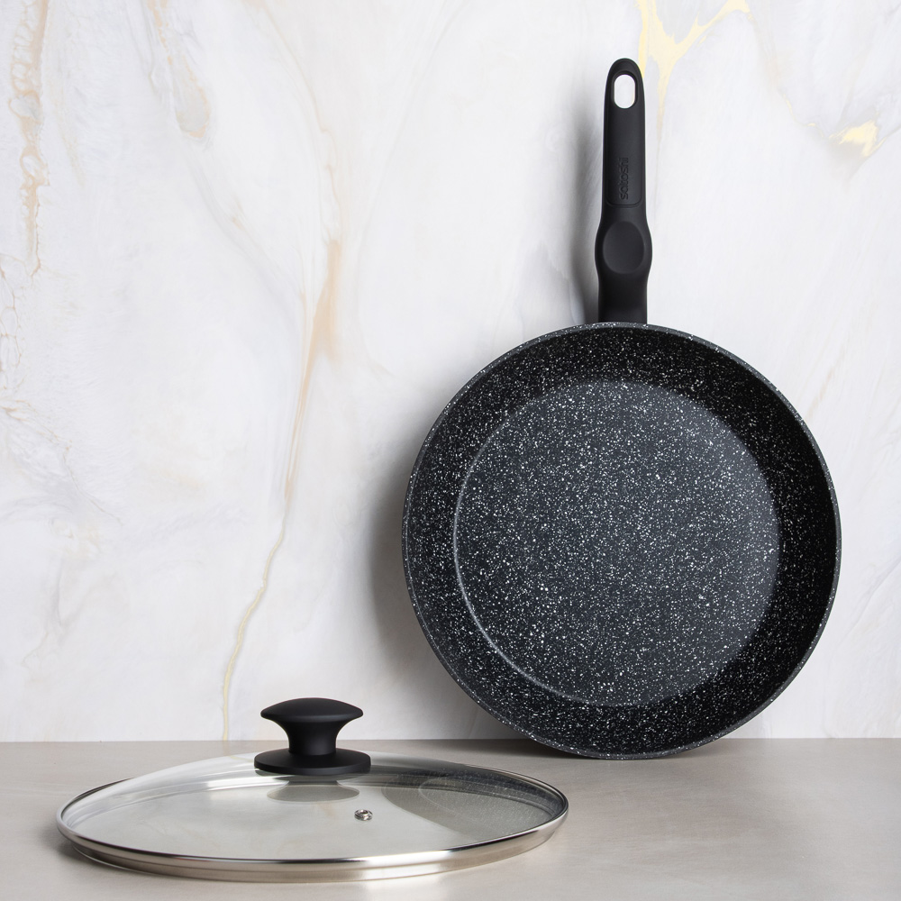 SATOSHI Стоун Сковорода литая с крышкой d28см, антипригарное покрытие мрамор, индукция, арт.№ 846-677