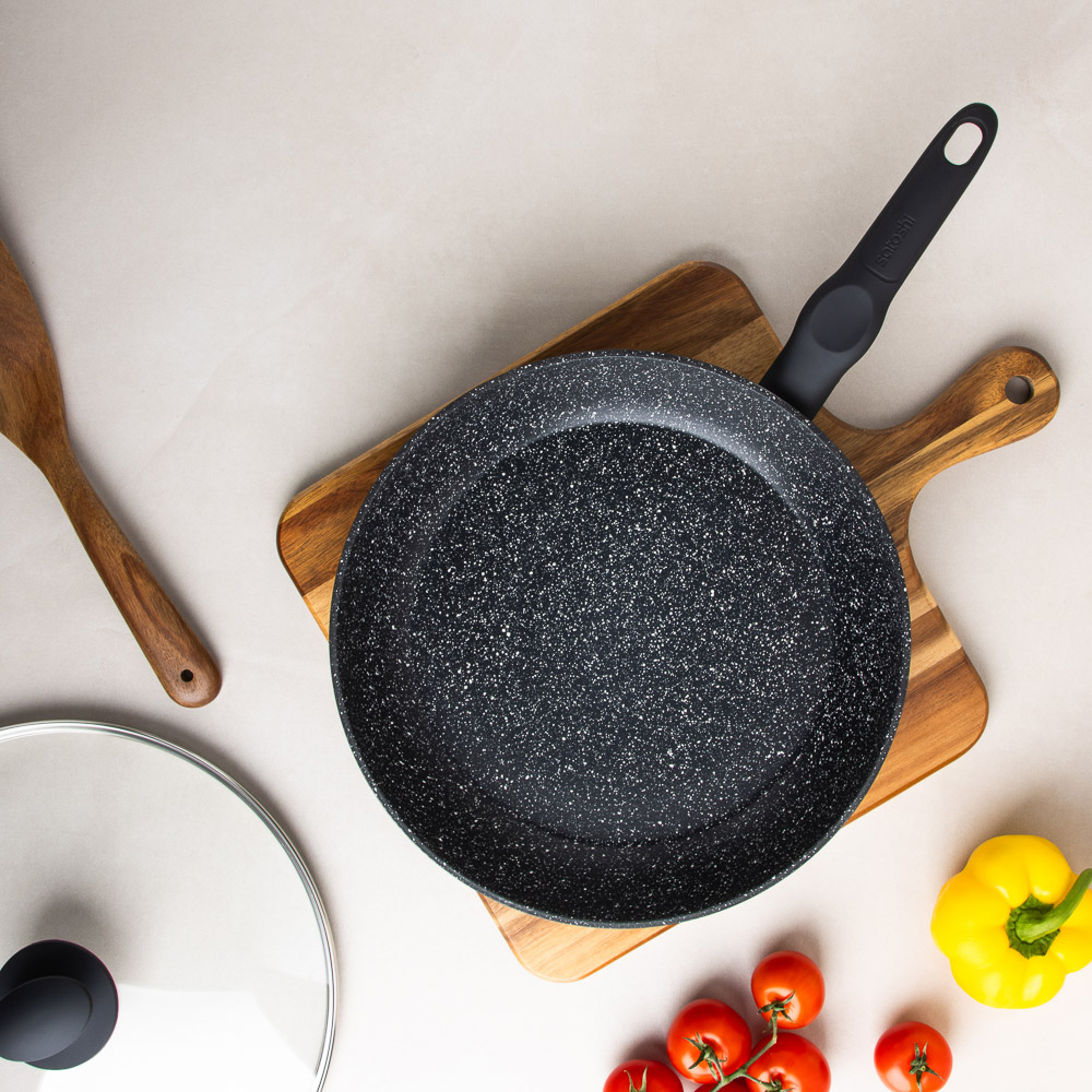 SATOSHI Стоун Сковорода литая с крышкой d28см, антипригарное покрытие мрамор, индукция, арт.№ 846-677