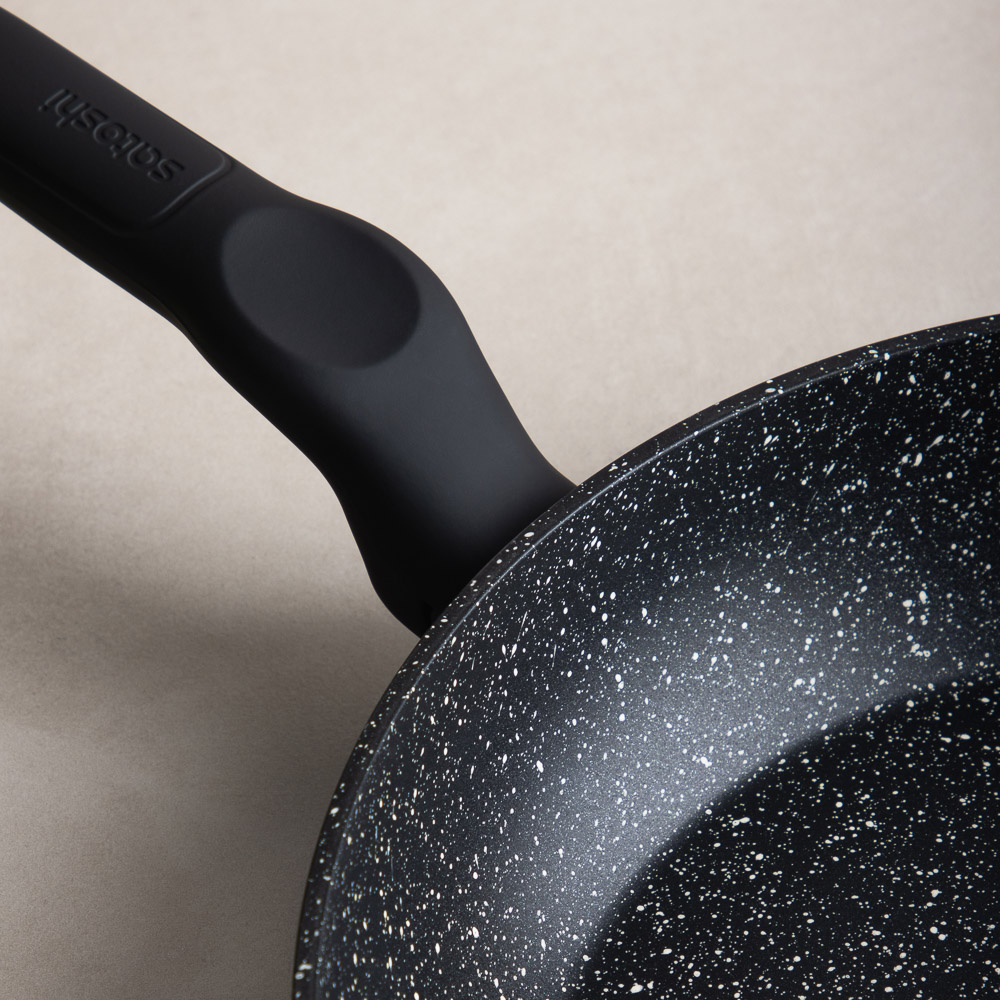 SATOSHI Стоун Сковорода литая с крышкой d28см, антипригарное покрытие мрамор, индукция, арт.№ 846-677