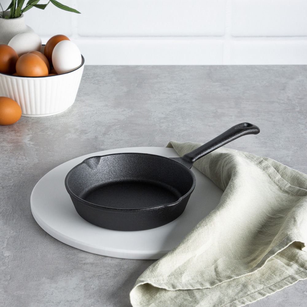 VETTA Сковорода чугун, 2 слива, d15,5см, индукция, арт.№ 808-001