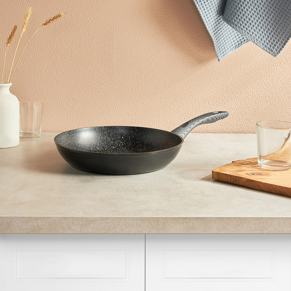 SATOSHI Карбон Сковорода литая d26см, антипригарное покрытие Мрамор, индукция, арт.№ 846-453