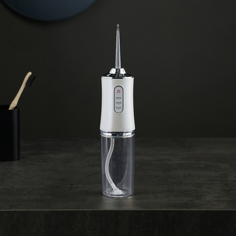 LEBEN Ирригатор, 5 Вт, 3 режима, 4 насадки в комплекте, USB-провод, белый, арт.№ 263-018