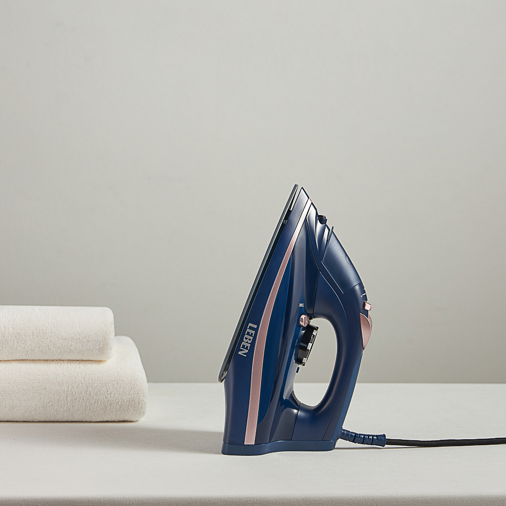 LEBEN Утюг с отпаривателем и разбрызгивателем, 2200Вт, бак для воды 270 мл, кер.подошва, 220-240В, арт.№ 249-045