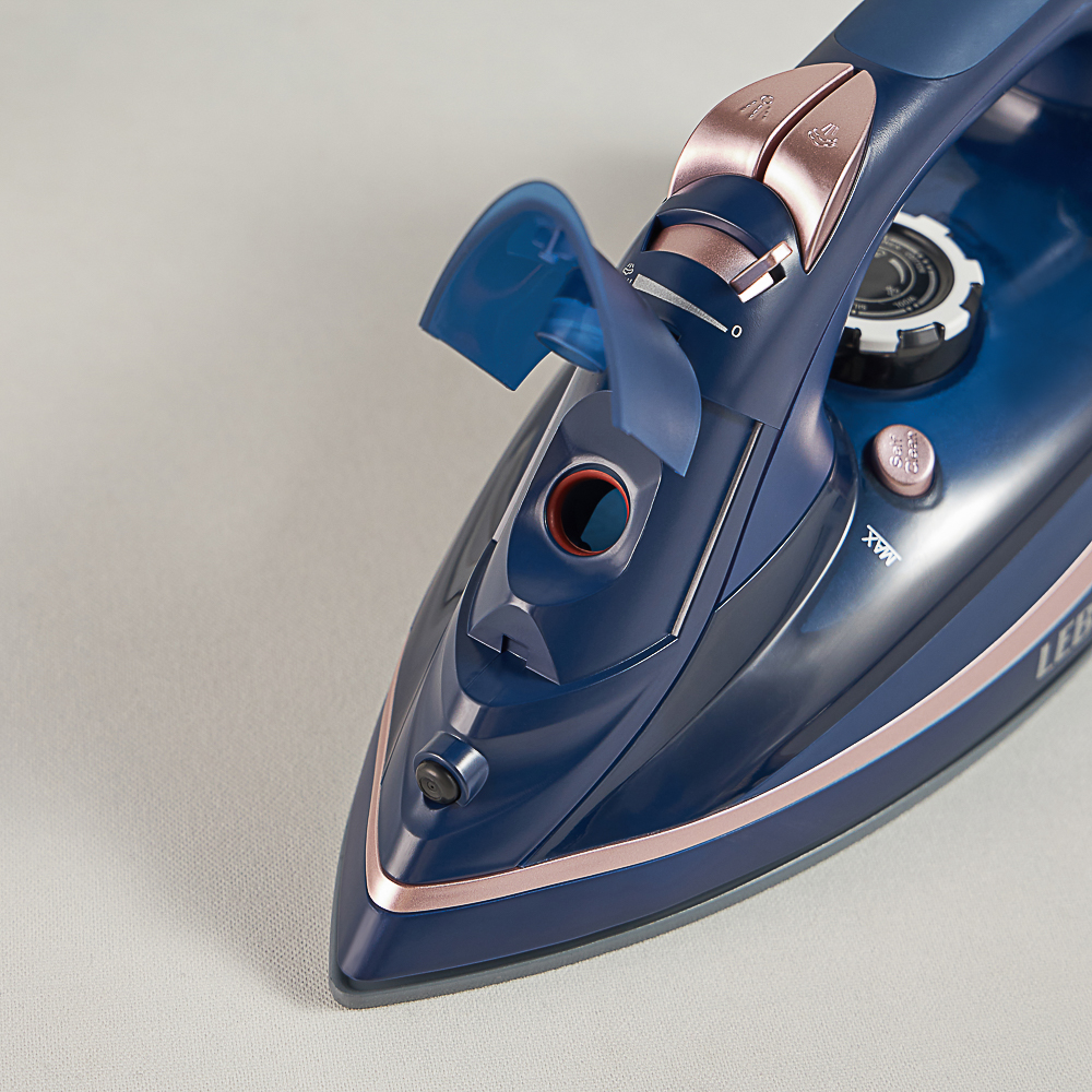 LEBEN Утюг с отпаривателем и разбрызгивателем, 2200Вт, бак для воды 270 мл, кер.подошва, 220-240В, арт.№ 249-045