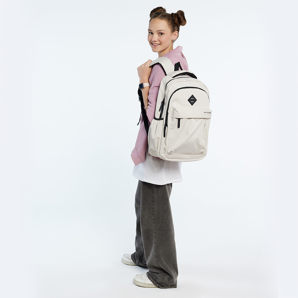 Рюкзак подростковый 44х28х17 см, 2 отделения, 4 кармана, ручка, нашивка, фактурный полиэстер, отделка искусственной кожей, бежевый, арт.№ 576-080